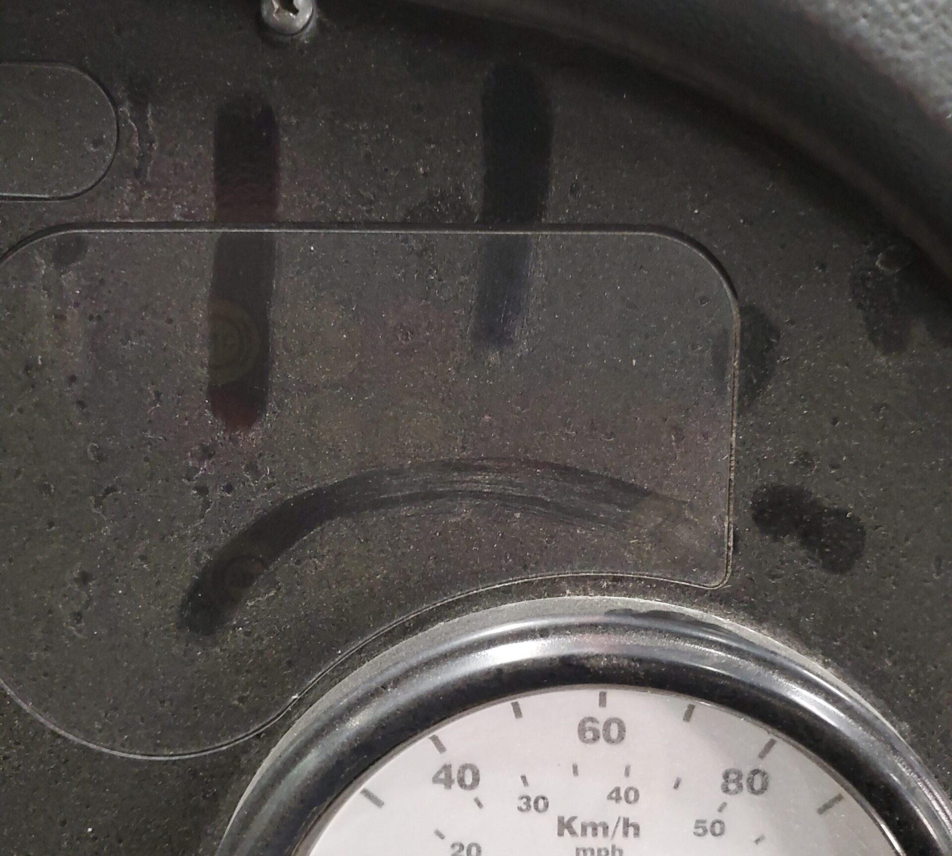 2025-10-08 Bus, tableau de bord sales et sac à pipi!